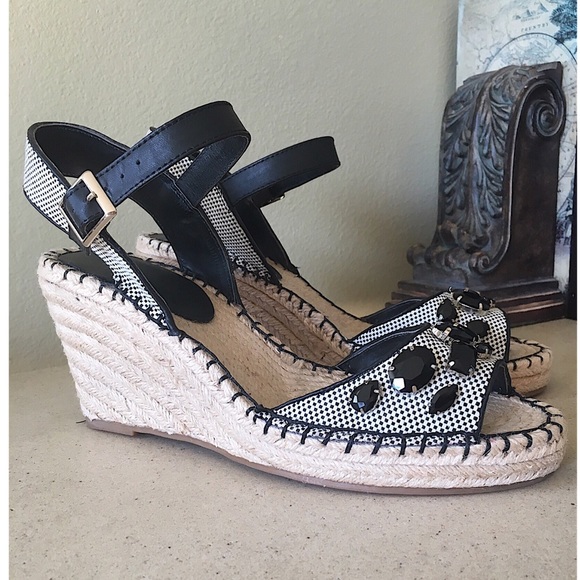 Arturo Chiang Shoes - ARTURO CHIANG EMBELLISHED WEDGE